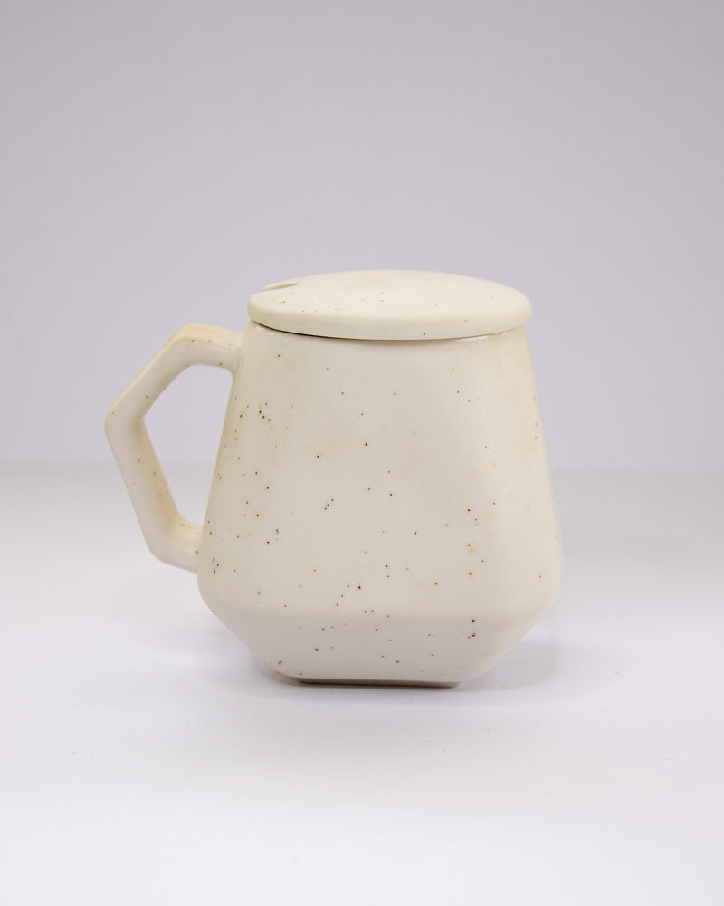 Jarro blanco con tapa J004