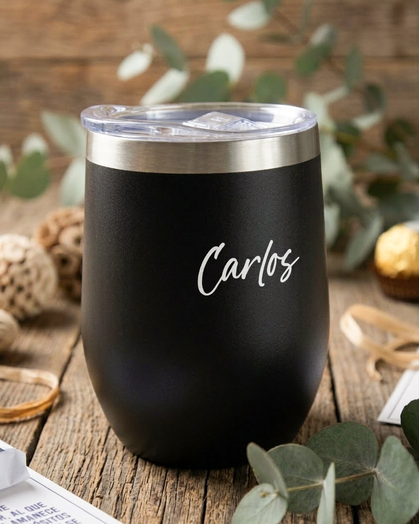 Tumbler negro con nombre en vinil