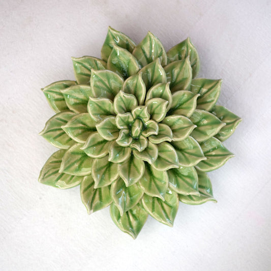 Flor de cerámica verde