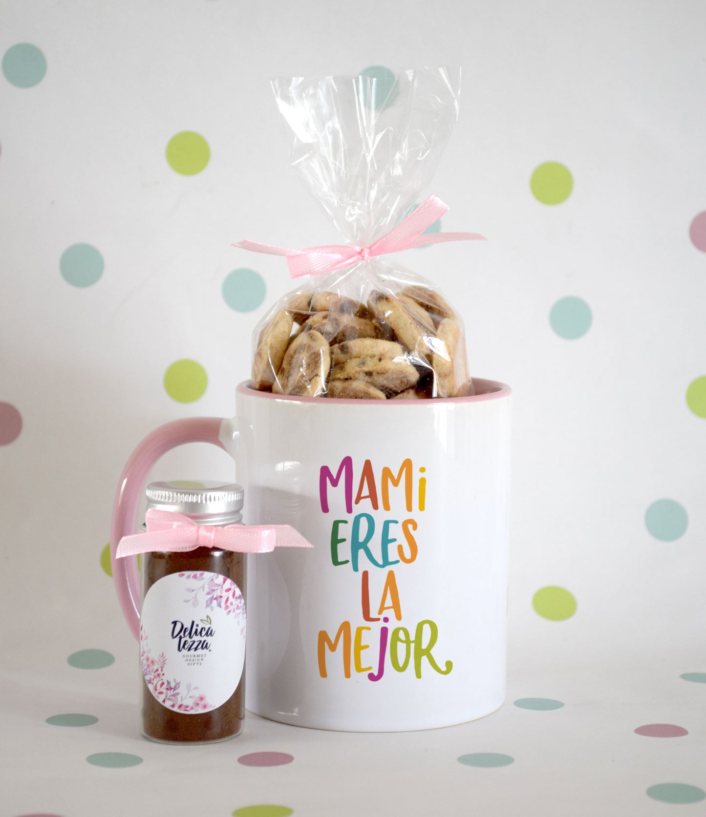 Jarro con café y galletas